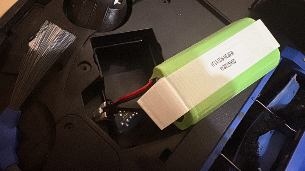 Eufyロボット掃除機のバッテリー交換方法 ③新しいバッテリーを取り付ける