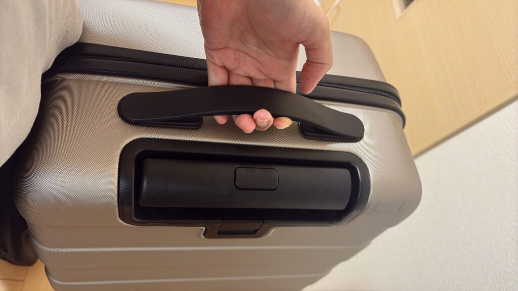 無印良品のキャリーバッグのハンドル部分を交換した。